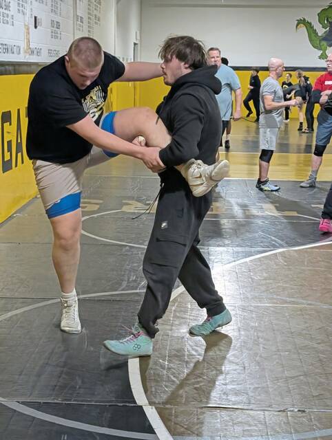 9260037_web1_TE-gatewaywrestl1-021226