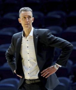 Pete Strobl, shown as head coach of Löwen Braunschweig in 2021, has launched The Scoring Factory PREP basketball academy in Pittsburgh. (Getty Images)