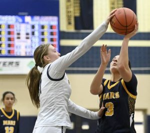 Franklin Regionals Gemma Sadoski blocks a shot by Mars Vivian Black on Dec. 1, 2025, in Murrysville. (Christopher Horner | TribLive)