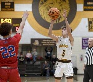 Greensburg Salems Ty Harkcom shoots a 3-pointer against Mt. Pleasant on Dec. 29, 2025. (Christopher Horner | TribLive)