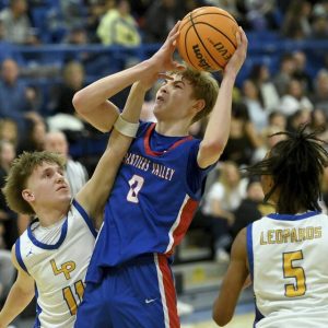 Chartiers Valleys Luca Federico works against Lincoln Parks Aaron Wehner on Jan. 7. (Christopher Horner | TribLive)