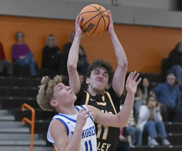Quaker Valleys Lukas Baldwin plays against Windber on Nov. 28, 2025 at Greater Latrobe High School. (Chaz Palla | TribLive)