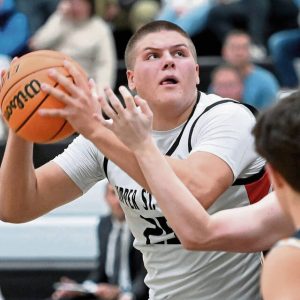 Upper St. Clairs Ryan Robbins eyes the basket against Norwin on Dec. 9, 2025. (Christopher Horner | TribLive)