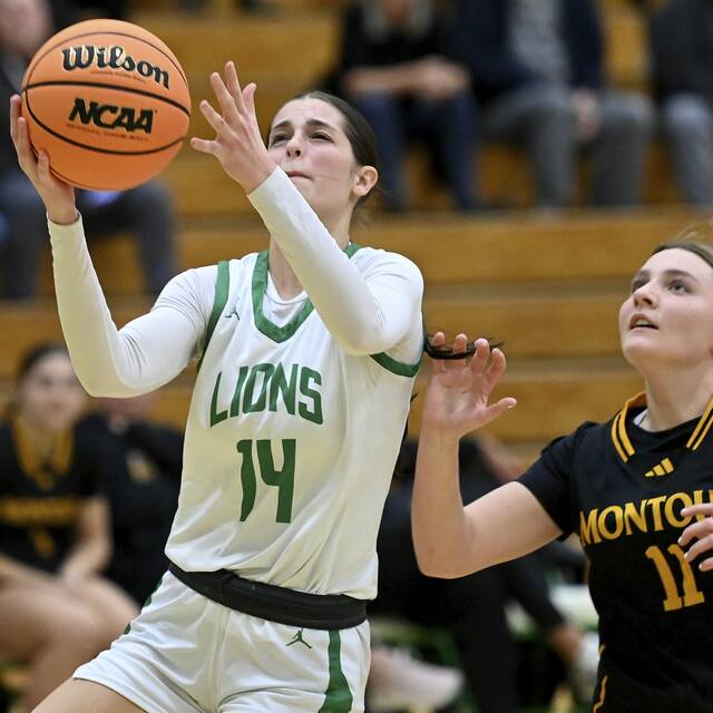 South Fayettes Juliette Leroux scores past Montours Brooklyn Young on Dec. 18, 2025. (Christopher Horner | TribLive)