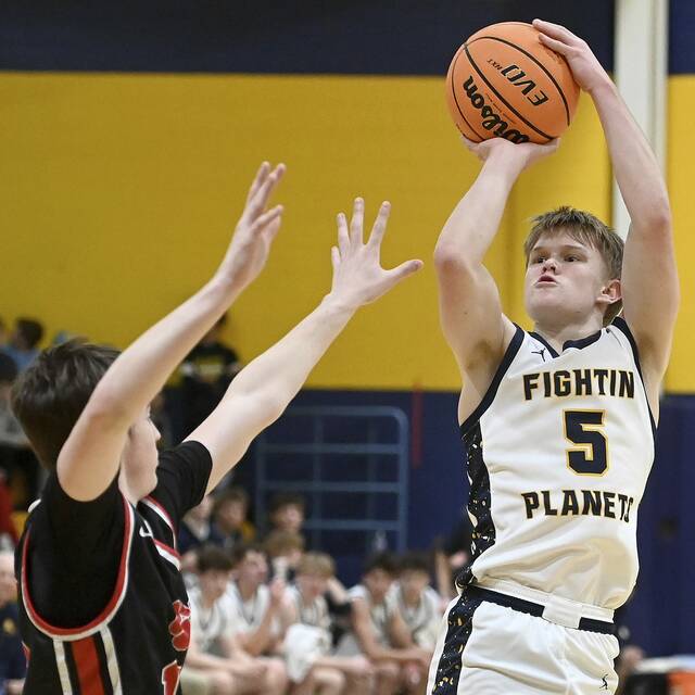 Mars Austen Wroblewski scores against Moon on Jan. 5. (Christopher Horner | TribLive)