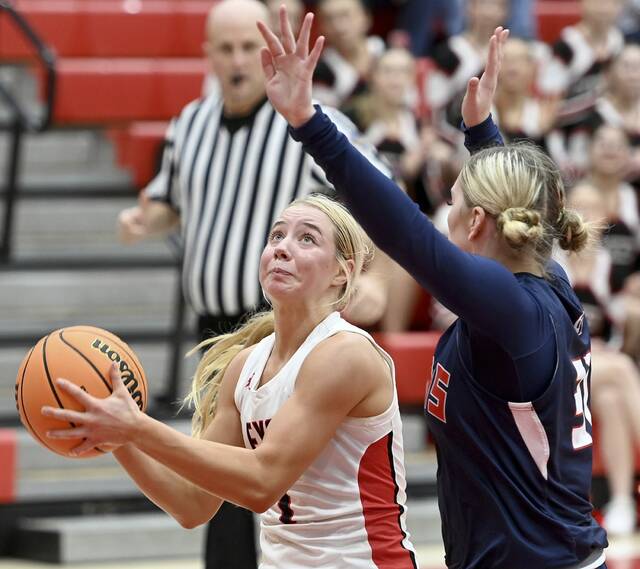 Fox Chapel’s Lyla Jablon drives to the basket against Shaler on Friday, Jan. 9, 2026 at Fox Chapel. (Christopher Horner | TribLive)