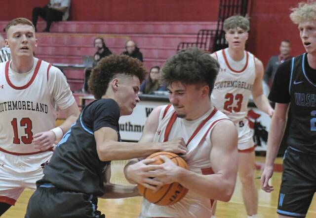 Southmorelands Ty Whoric (right) and Washingtons JaQuay Heyman (left) battle for the ball during a WPIAL Class 3A playoff game Tuesday. (Paul Schofield | TribLive)