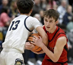 North Catholics Jude Rottmann battles Knochs Roman DeFelice for possession Feb. 3. (Christopher Horner | TribLive)
