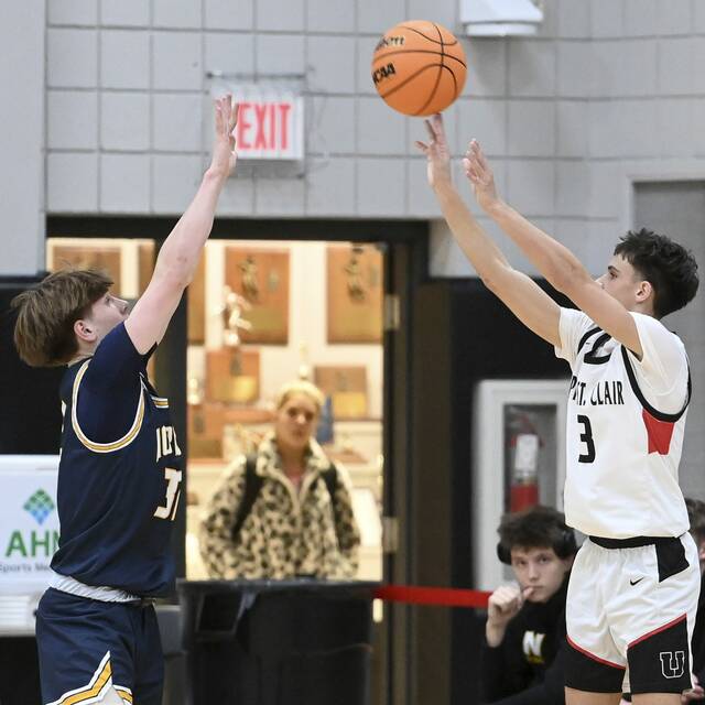Upper St. Clairs Jake Foster shoots a 3-pointer over Norwins King Carver on Dec. 9, 2025. (Christopher Horner | TribLive)