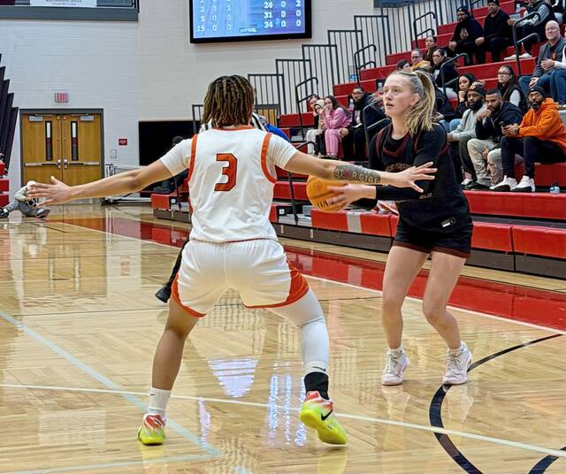 9310922_web1_gtr-GCCBFgirls3-022226