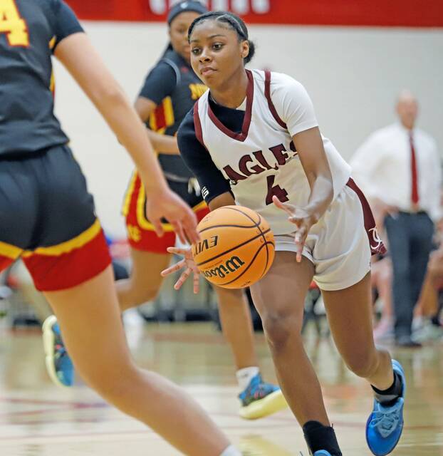 Oakland Catholic's Zephaniah Troxler-Scott catches a pass in transition during a WPIAL Class 4A semifinal Monday, Feb. 23, 2026 at North Hills Middle School. Troxler-Scott finished with 10 points. (Josh Rizzo | For TribLive)