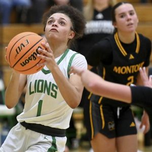 South Fayettes Lailah Wright scores against Montour on Dec. 18, 2025, at South Fayette. (Christopher Horner | TribLive)