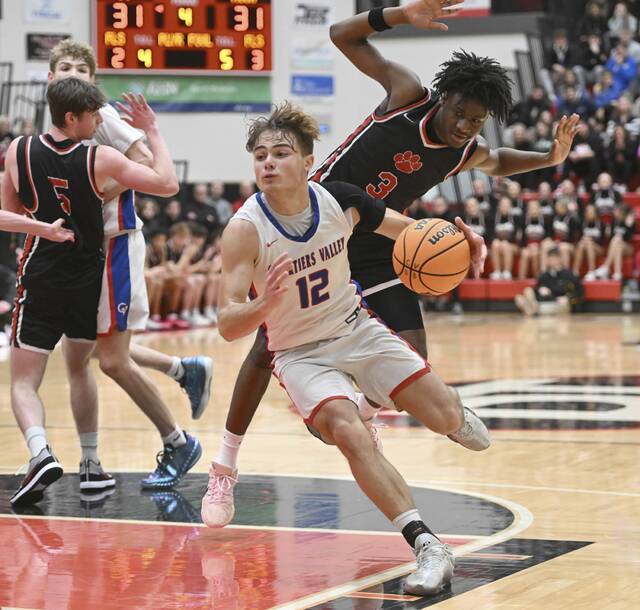 Chartiers Valleys Julian Semplice drives past Moons AJ Buford during the WPIAL Class 5A semifinals Feb. 24, 2026 at Peters Twp. High School. (Chaz Palla | TribLive)