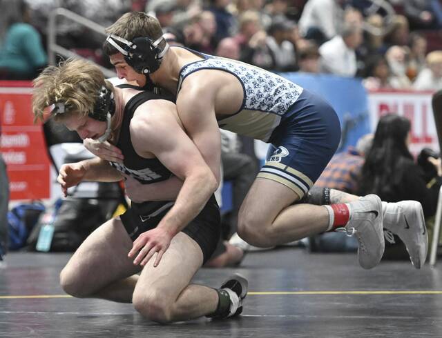 Kiski Areas Mario Hutcherson beats Strath Havens Michael Spielman during a PIAA Class 3A 189-pound quarterfinal bout Friday at Giant Center in Hershey. (Chaz Palla | TribLive)