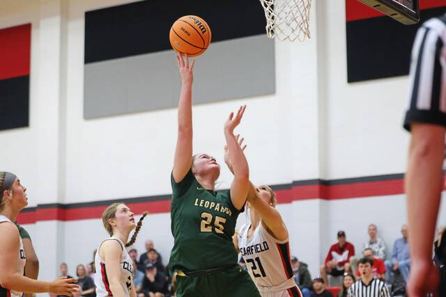 Belle Vernons Saylor Lee shoots against Clearfield during the PIAA Class 4A first round Saturday. (Jeff Helsel | Mon Valley Independent)