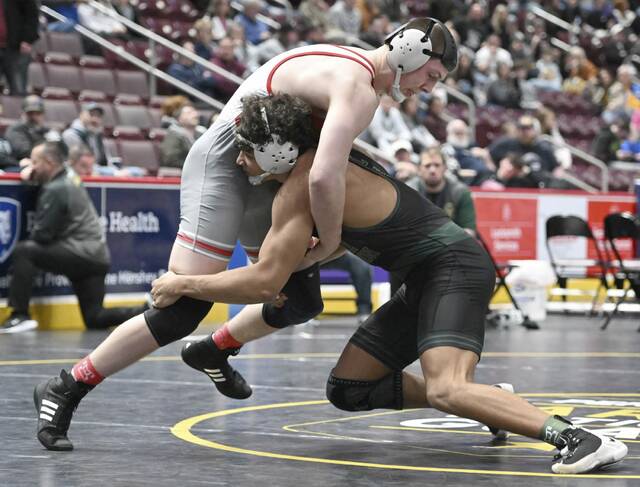 Belle Vernons Elijah Brown beats Owen J. Roberts Decker Bechtold during a PIAA Class 3A 215-pound semifinal bout Friday, March 6, 2026 at Giant Center. (Chaz Palla | TribLive)