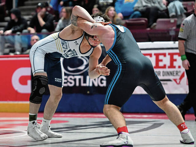 Kiski Areas Mario Hutcherson beats Nazareth Areas Brayden Zuercher during a PIAA Class 3A 189-pound semifinal bout March 6 at Giant Center. (Chaz Palla | TribLive)