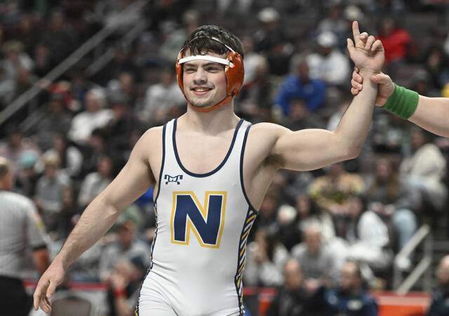 Norwins Landon Sidun beats Connellsvilles Tommy Gretz during the PIAA Class 3A 121-pound championship bout March 7, 2026 at Giant Center. (Chaz Palla | TribLive)