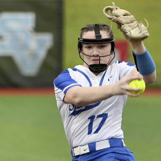 Hempfield pitcher Julia Varhola (Christopher Horner | TribLive)