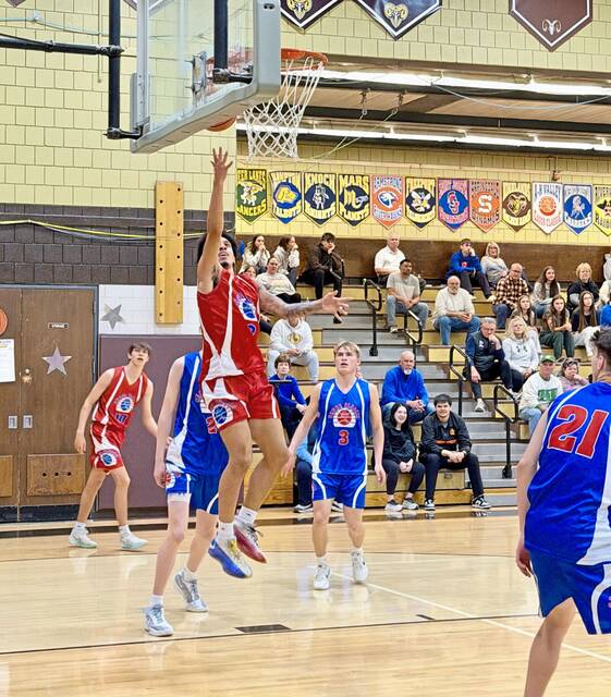 Kiski Areas Amaree Gonzalez scores at the Cager Classic on Saturday. (Antonio Rossetti | For TribLive)