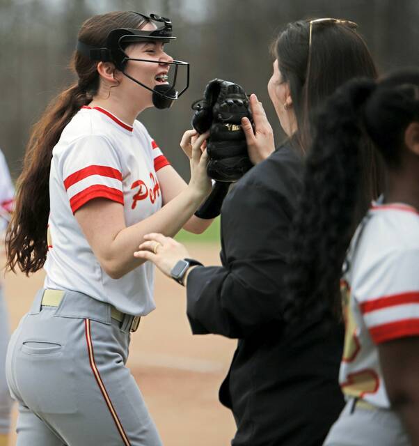 9439617_web1_php-PHsoftball01-040926