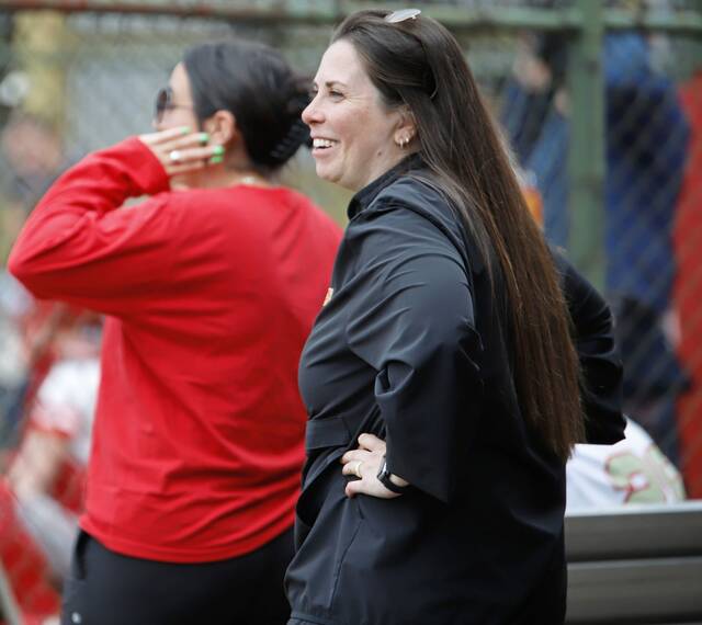 9439617_web1_php-PHsoftball03-040926