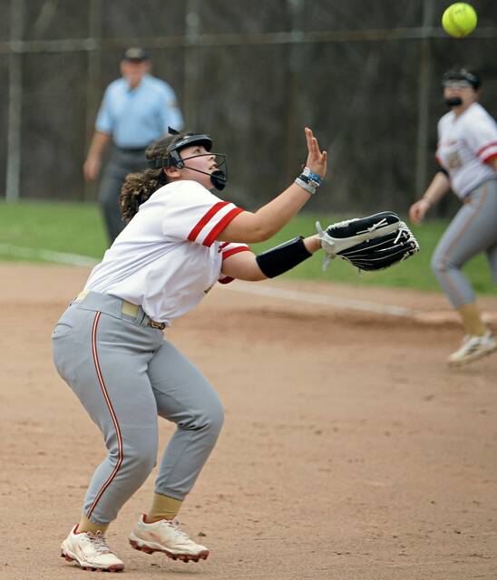 9439617_web1_php-PHsoftball04-040926
