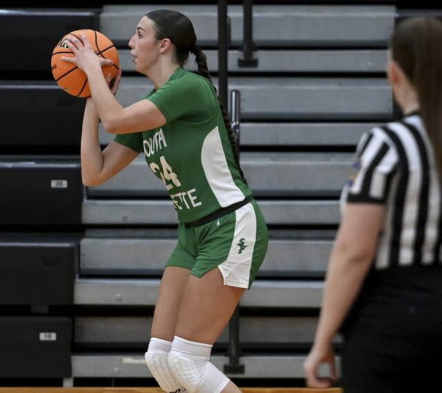 South Fayettes Ryan Oldaker shoots a 3-pointer against Peters Township during their PIAA Class 5A semifinal on March 17. (Christopher Horner | TribLive)