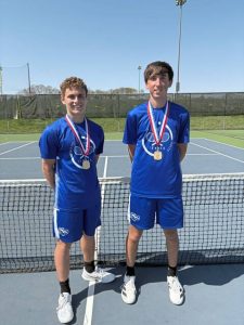 South Parks Jonah Jasek (left) and Steven Duing won the WPIAL Class 2A doubles tennis title April 23, 2025, at Bethel Park.
                                South Parks Jonah Jasek (left) and Steven Duing won the WPIAL Class 2A doubles tennis title April 23, 2025, at Bethel Park. (Bill Hartlep | TribLive)