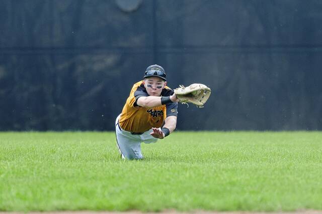 Thomas Jefferson's Bryce Butler makes a diving catch against Montour on April 14, 2026. (Jeff Helsel | Mon Valley Independent)