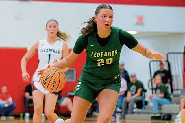 Belle Vernon's Aubrey Brown dribbles against Clearfield during the PIAA Class 4A first round Saturday, March 7, 2026. (Jeff Helsel | Mon Valley Independent)