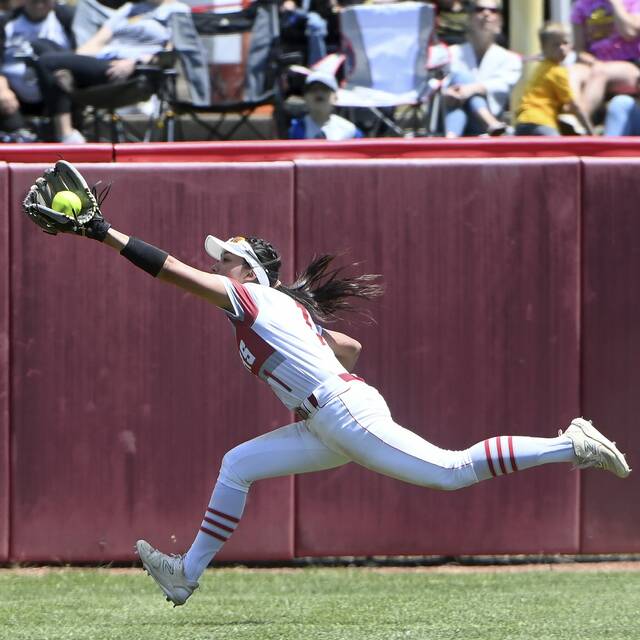 Bentworths Sydney Gonglik (Renee Bonari | Mon Valley Independent)
                                Neshannocks Jaidon Nogay (Christopher Horner | TribLive)